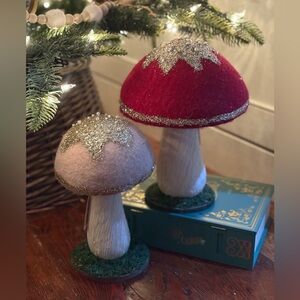 NWT Wondershop whimsical glitter mushrooms 2 sizes set
